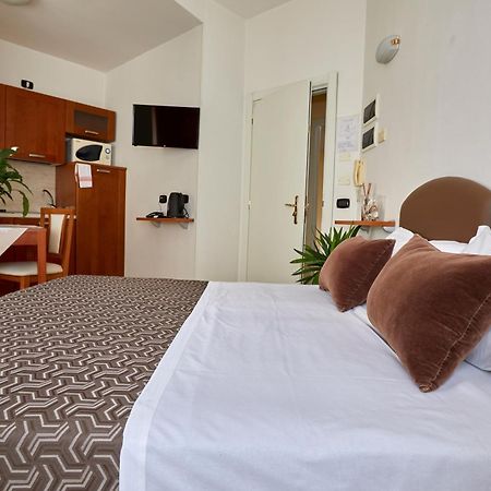 Residence Fellini Rimini Extérieur photo