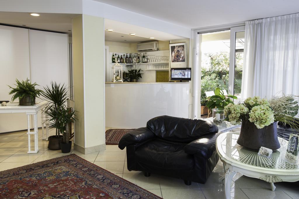 Residence Fellini Rimini Extérieur photo