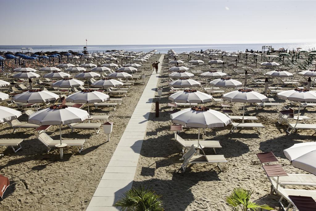 Residence Fellini Rimini Extérieur photo