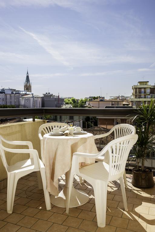 Residence Fellini Rimini Extérieur photo