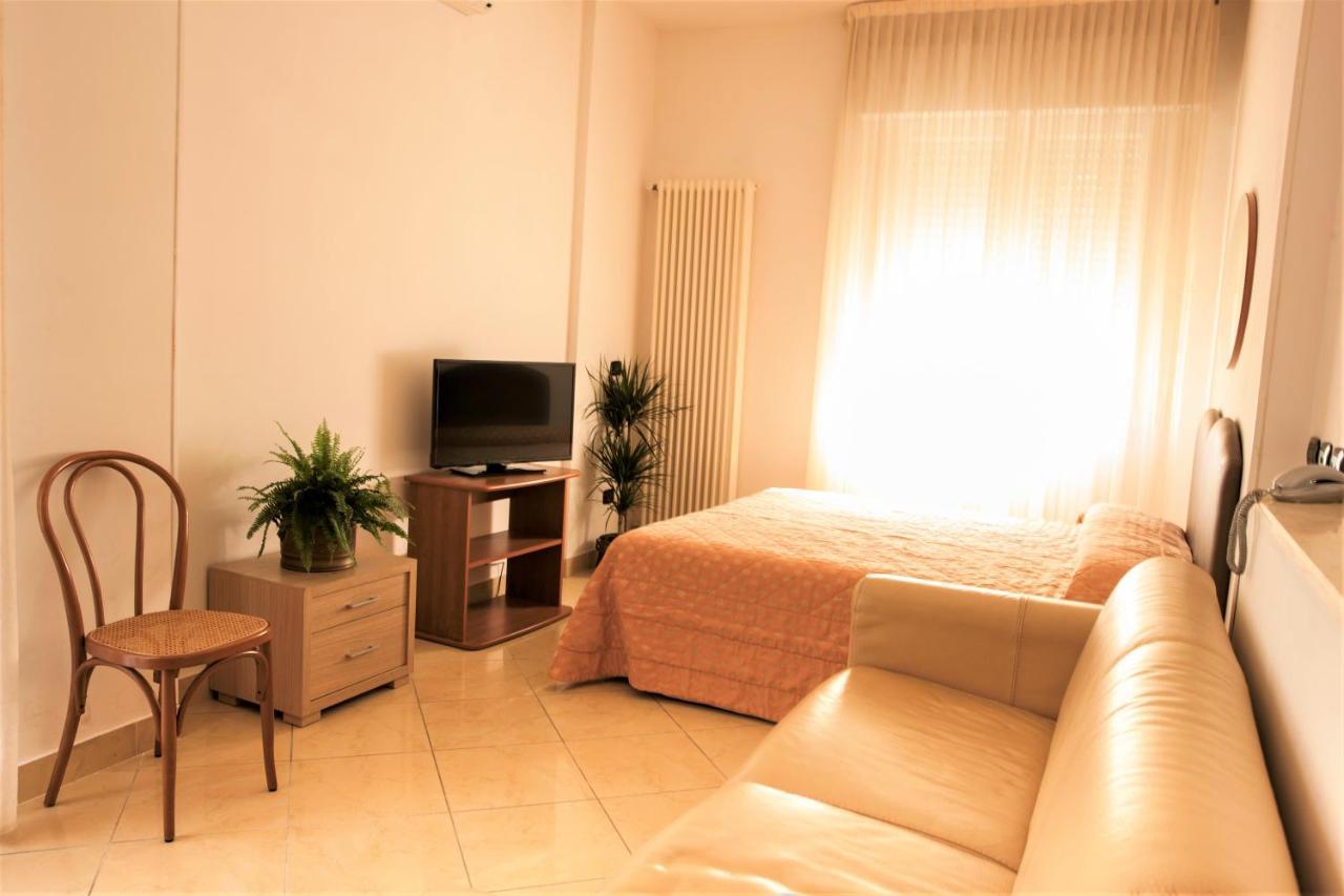 Residence Fellini Rimini Extérieur photo