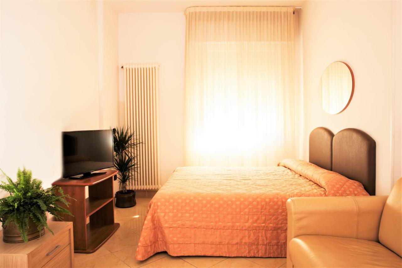 Residence Fellini Rimini Extérieur photo