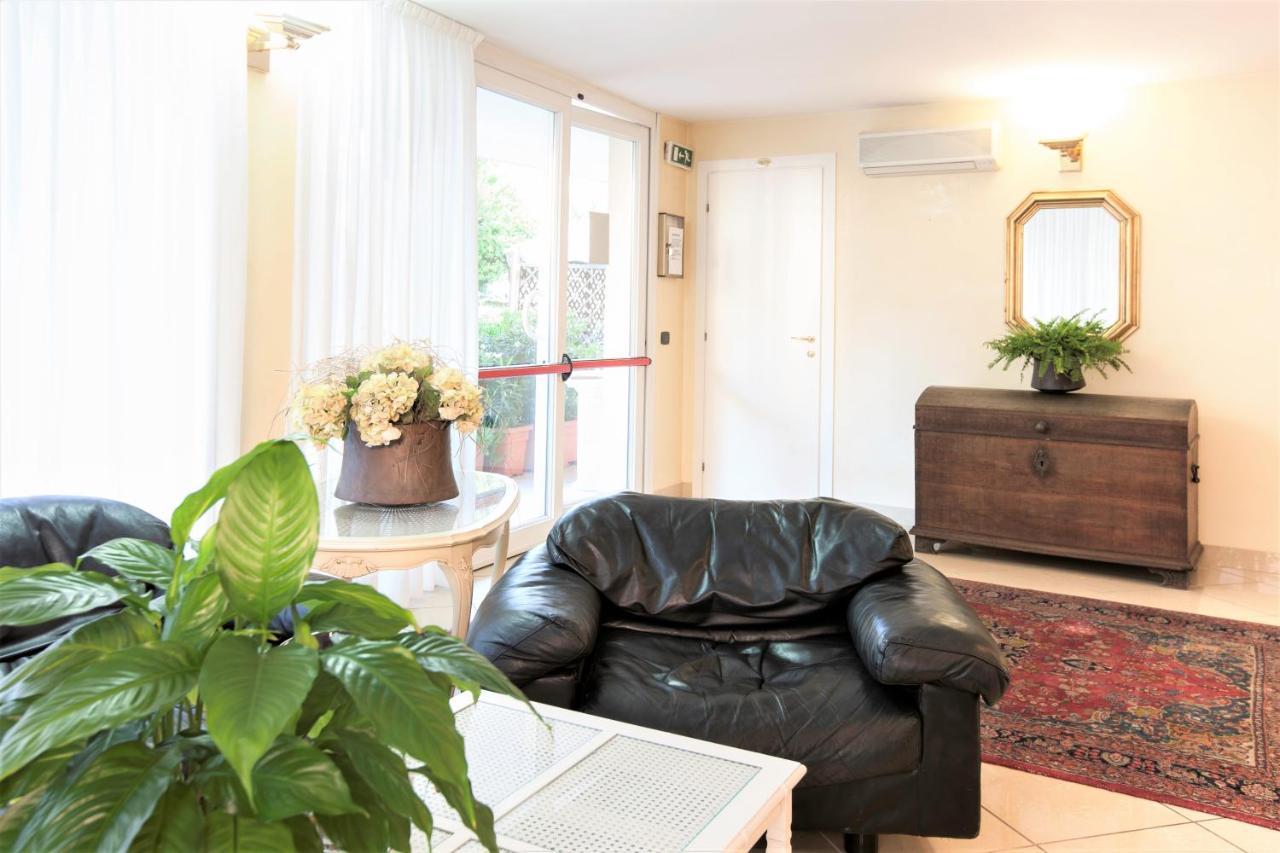 Residence Fellini Rimini Extérieur photo
