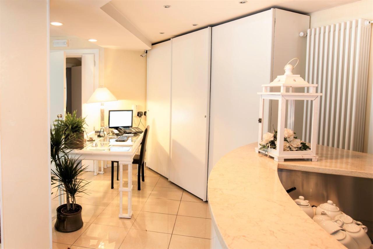 Residence Fellini Rimini Extérieur photo