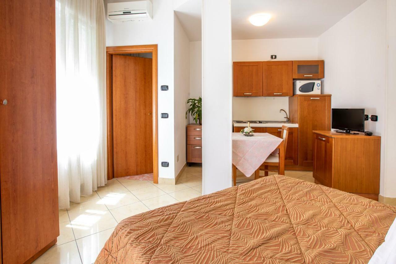 Residence Fellini Rimini Extérieur photo